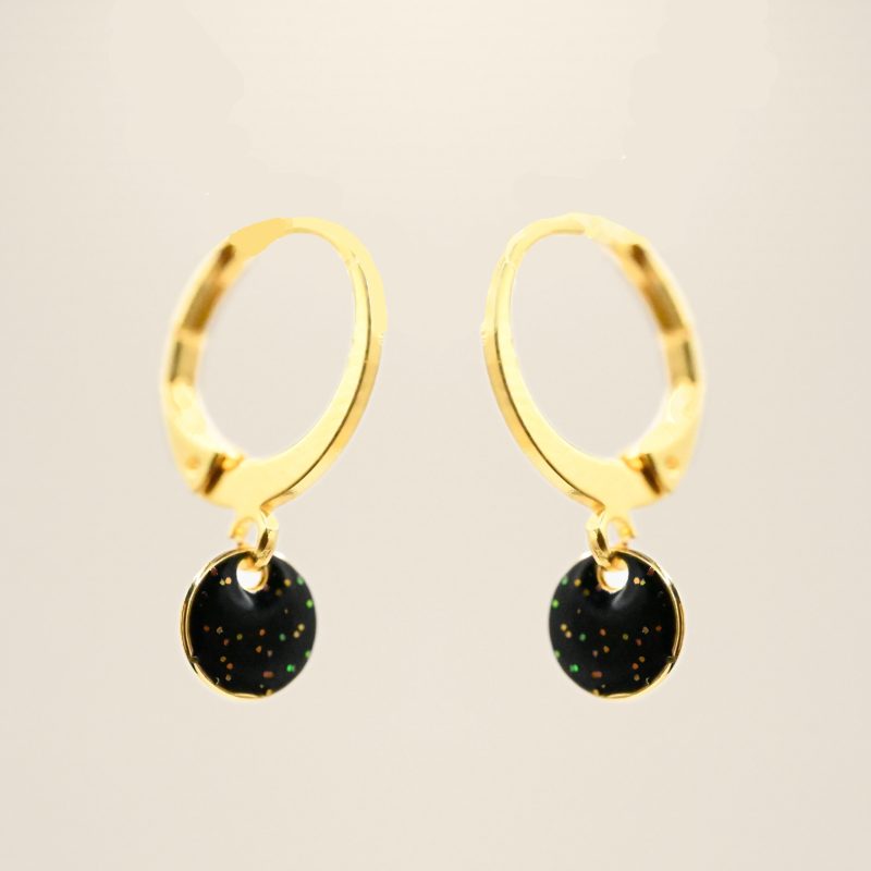 Boucles d'oreilles créoles plaqué or (3 microns) mini rond émaillé. Bijou seul, Crédit GEMITY